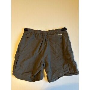 Magellan Shorts Men’s Size Large Gray Cargo Fishing Hiking Outdoors Lightweight